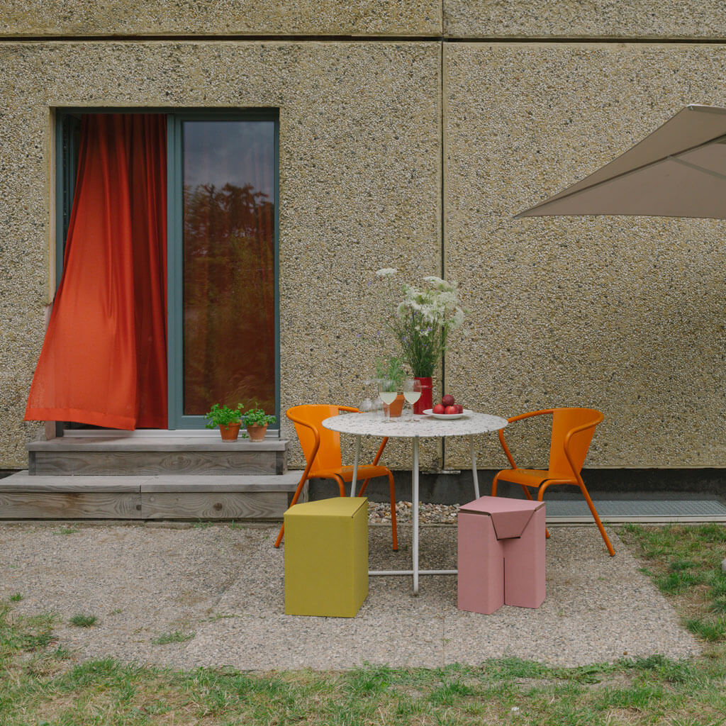 ROOM IN A BOX Hocker Nachttisch Freisteller natur