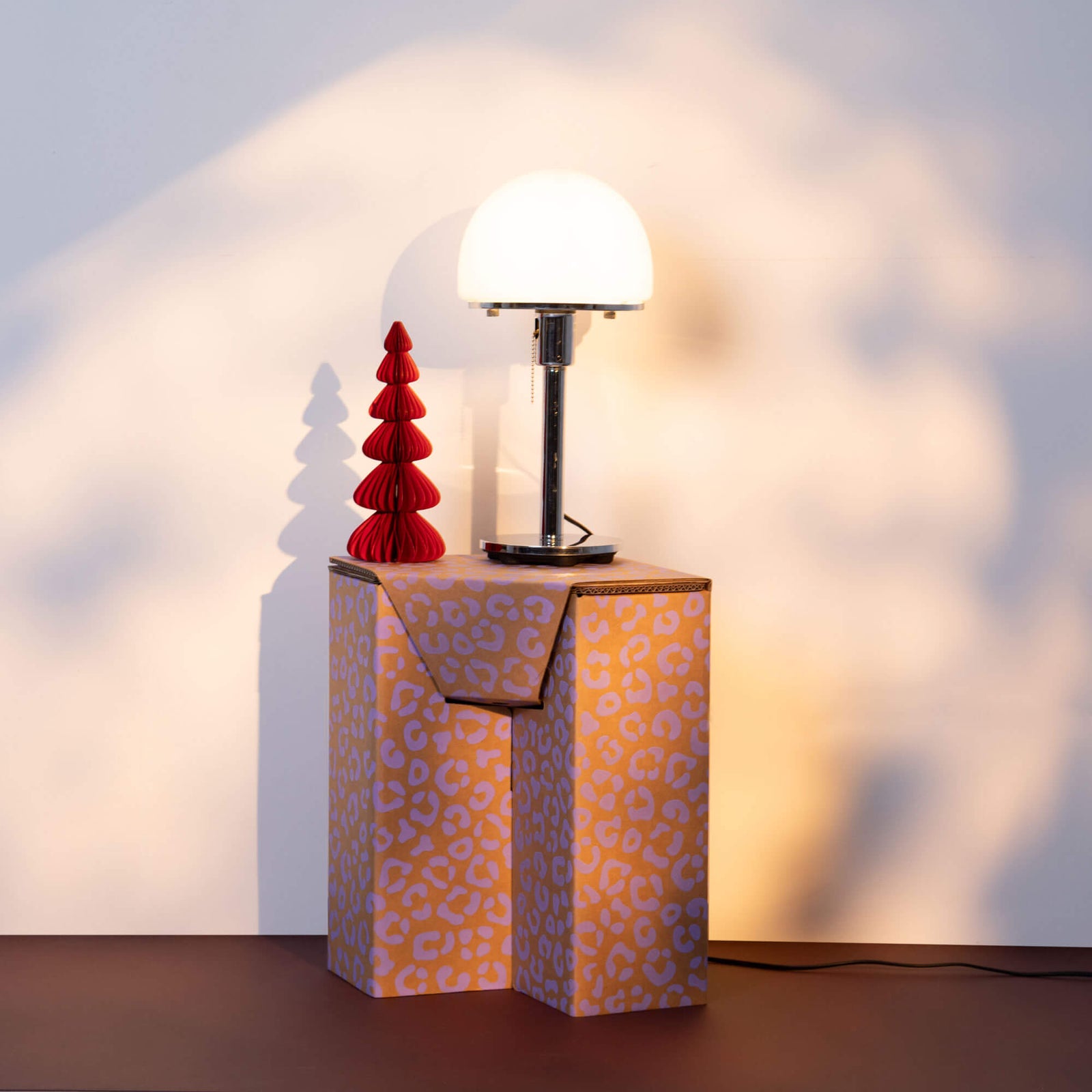 ROOM IN A BOX Hocker Nachttisch Freisteller natur