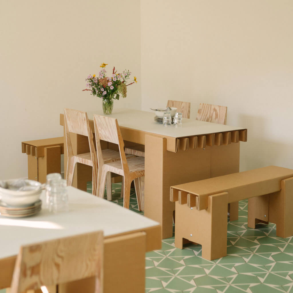 ROOM IN A BOX GRID Bank am Esstisch