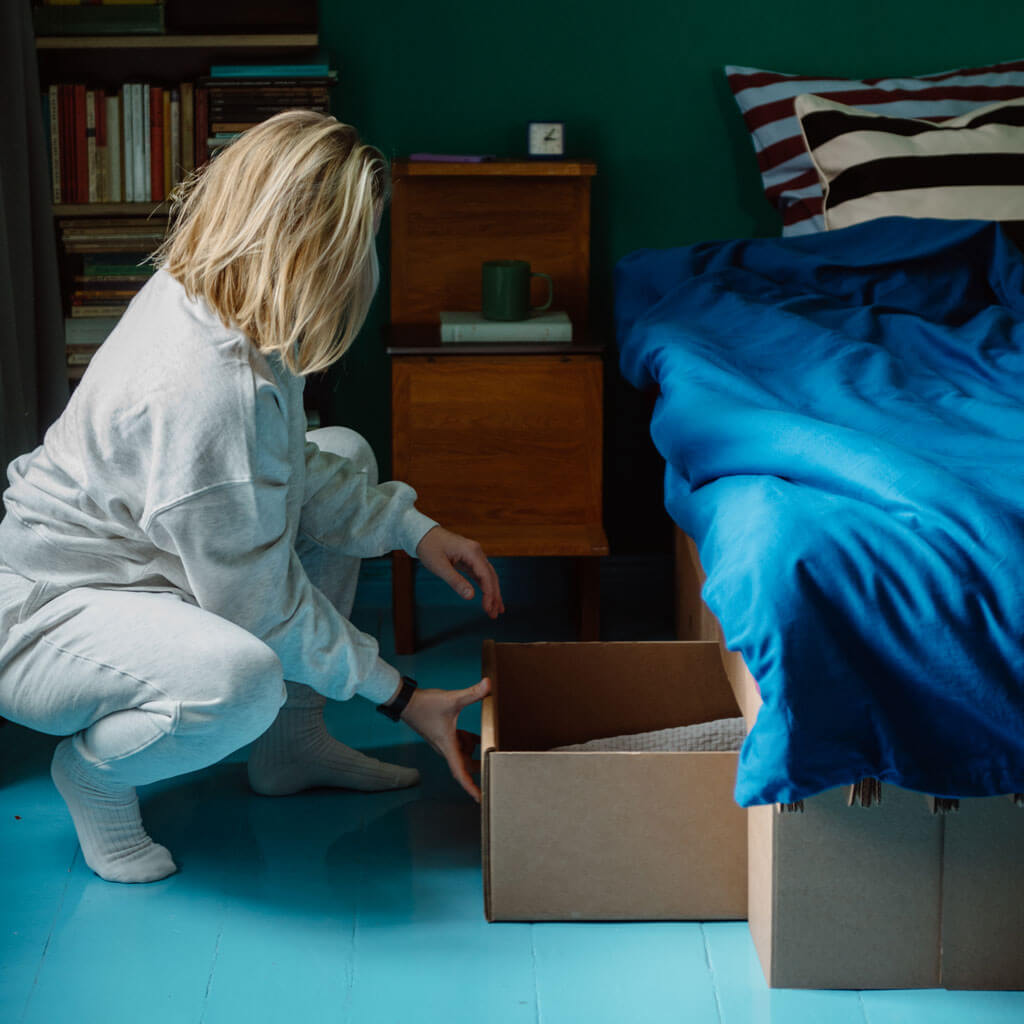 ROOM IN A BOX Stauraumbett mit Schublade in naturbraun