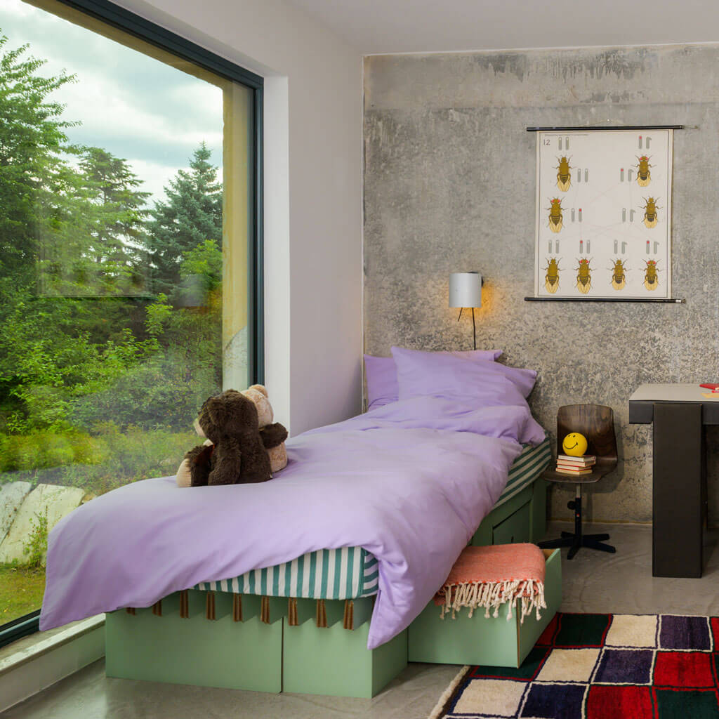 ROOM IN A BOX Stauraumbett Breite S in salbei mit Schubladen, Matratze und Bettwäsche