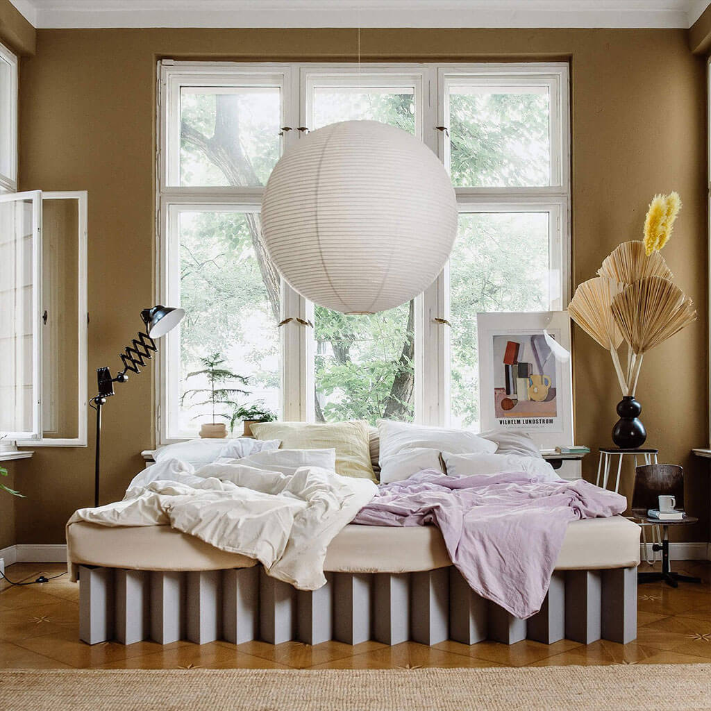 Familienbett aus Wellpappe in Naturbraun von ROOM IN A BOX