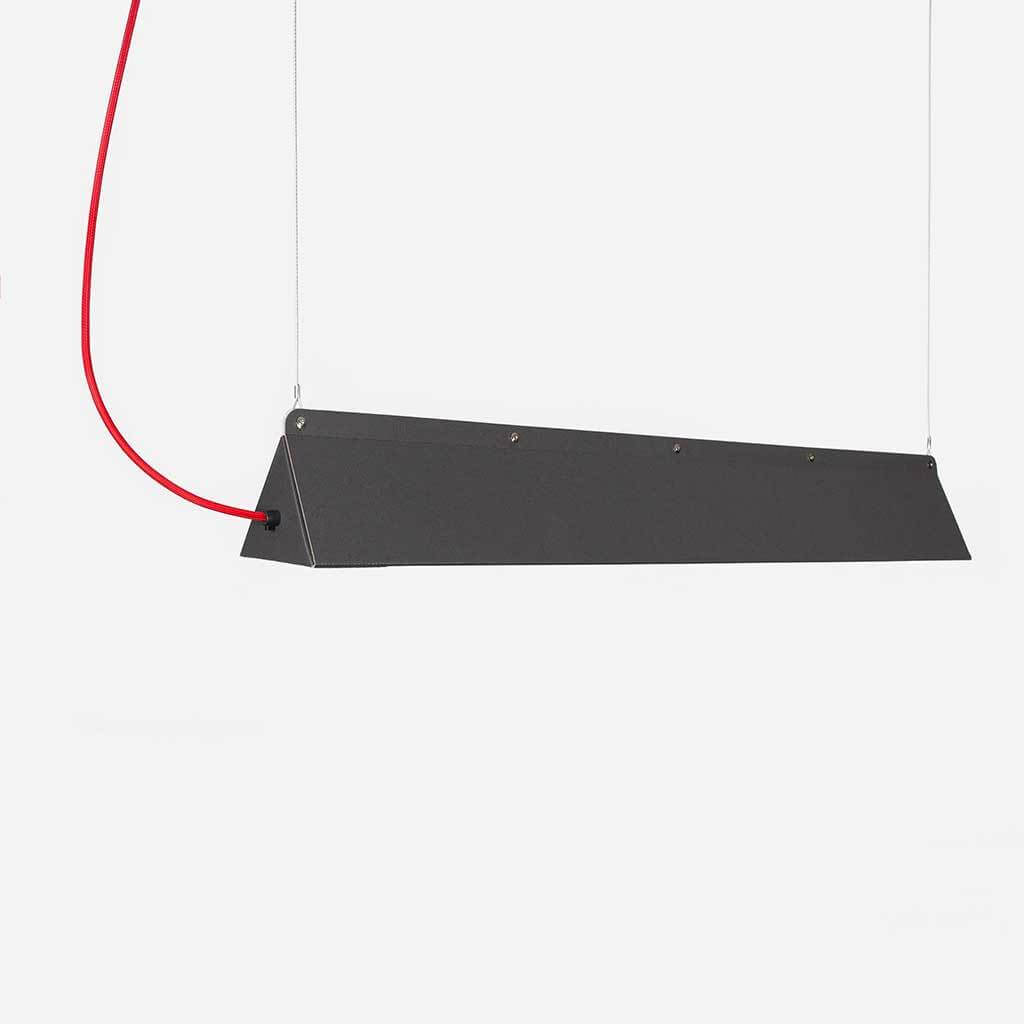 Die Hängeleuchte aus Wellpappe von ROOM IN A BOX in schwarz