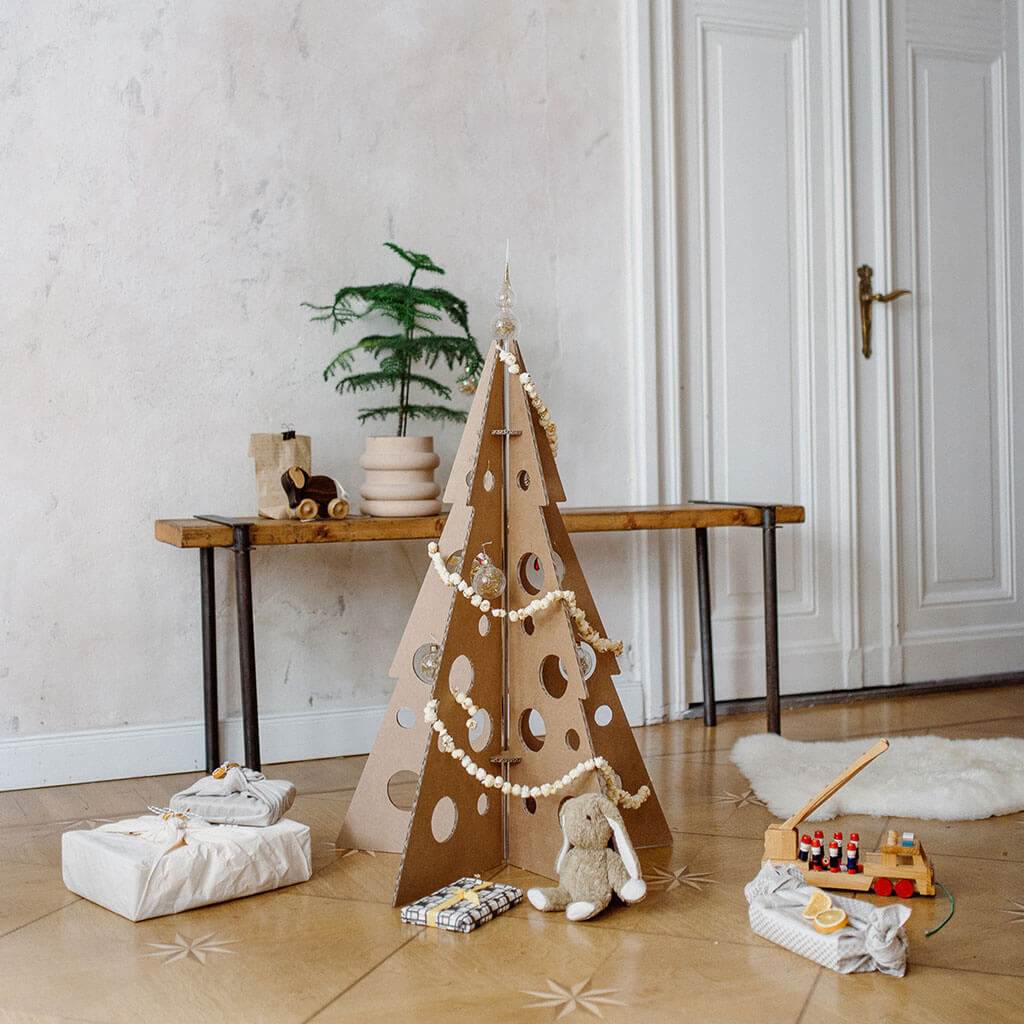 ROOM IN A BOX Wiederverwendbarer Weihnachtsbaum klein geschmückt
