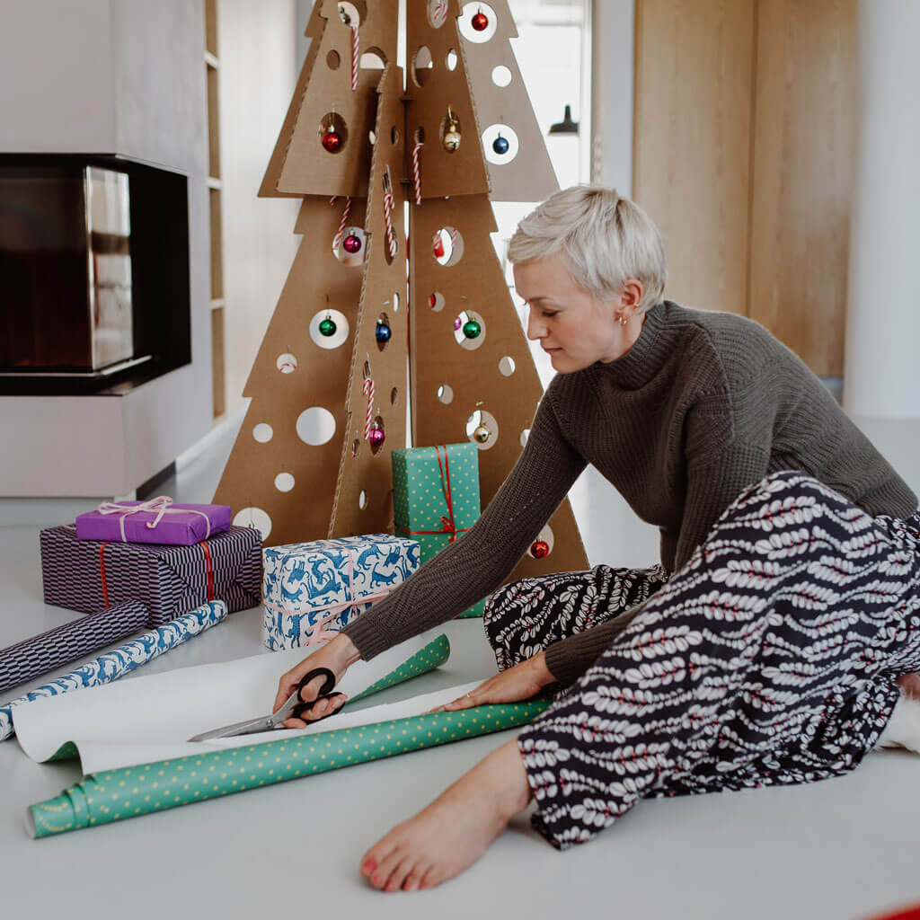 ROOM IN A BOX Wiederverwendbarer Weihnachtsbaum gross geschmückt#