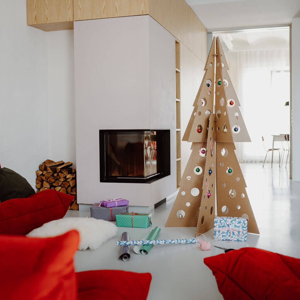 ROOM IN A BOX Wiederverwendbarer Weihnachtsbaum gross geschmückt